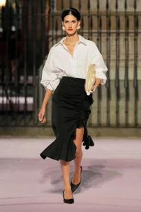 00057-carolina-herrera-spring-2026-ready-to-wear-credit-gorunway
