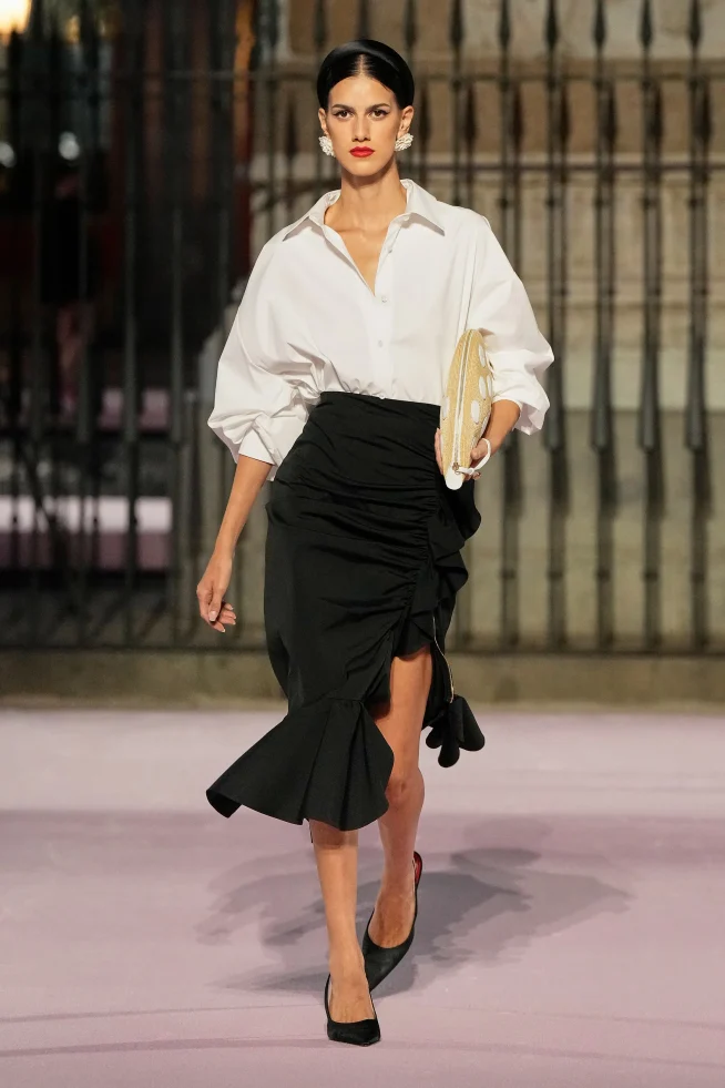 00057-carolina-herrera-spring-2026-ready-to-wear-credit-gorunway