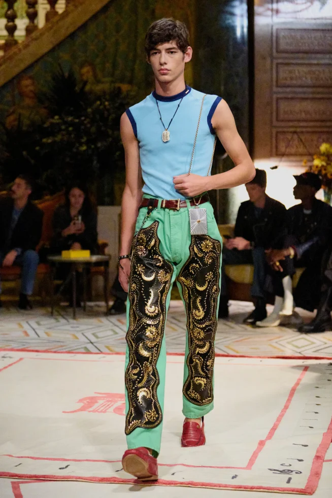 00072-versace-spring-2026-ready-to-wear-credit-brand