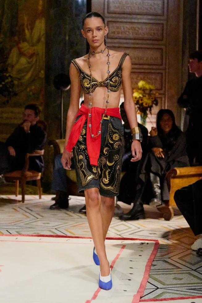 00073-versace-spring-2026-ready-to-wear-credit-brand
