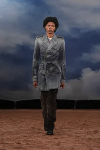002_DT_BURBERRY_2026_SS26_FEBRUARY_SHOW_RUNWAY_LOOK_FRONT_02_RGB_CROPPED_2x3