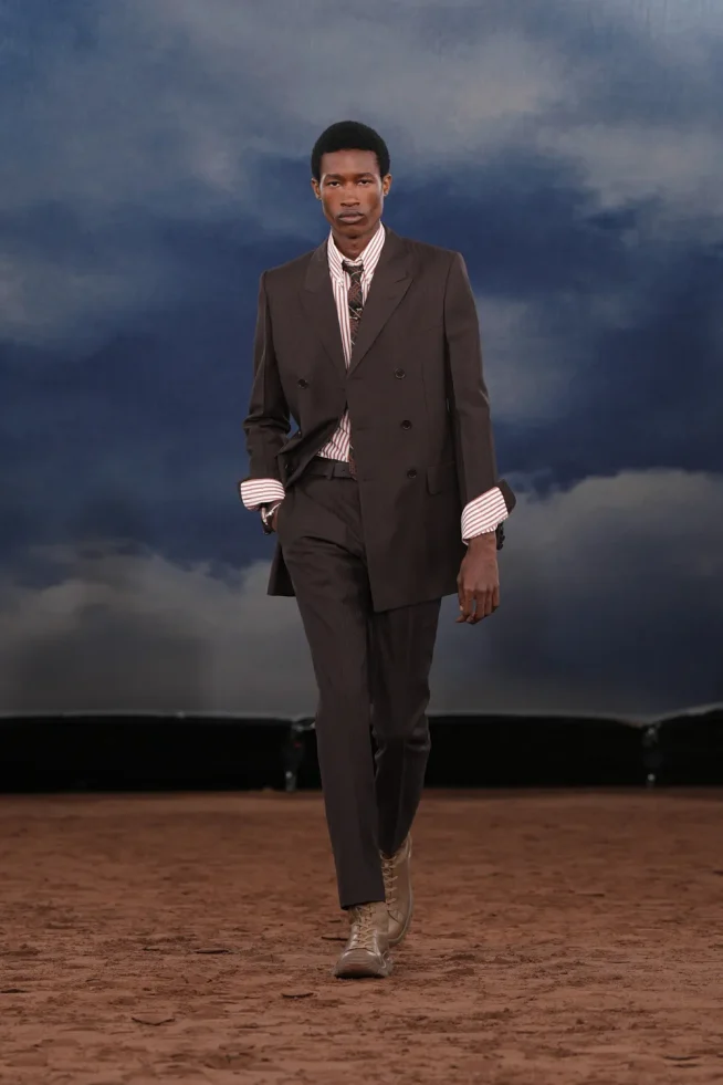 009_DT_BURBERRY_2026_SS26_FEBRUARY_SHOW_RUNWAY_LOOK_FRONT_09_RGB_CROPPED_2x3