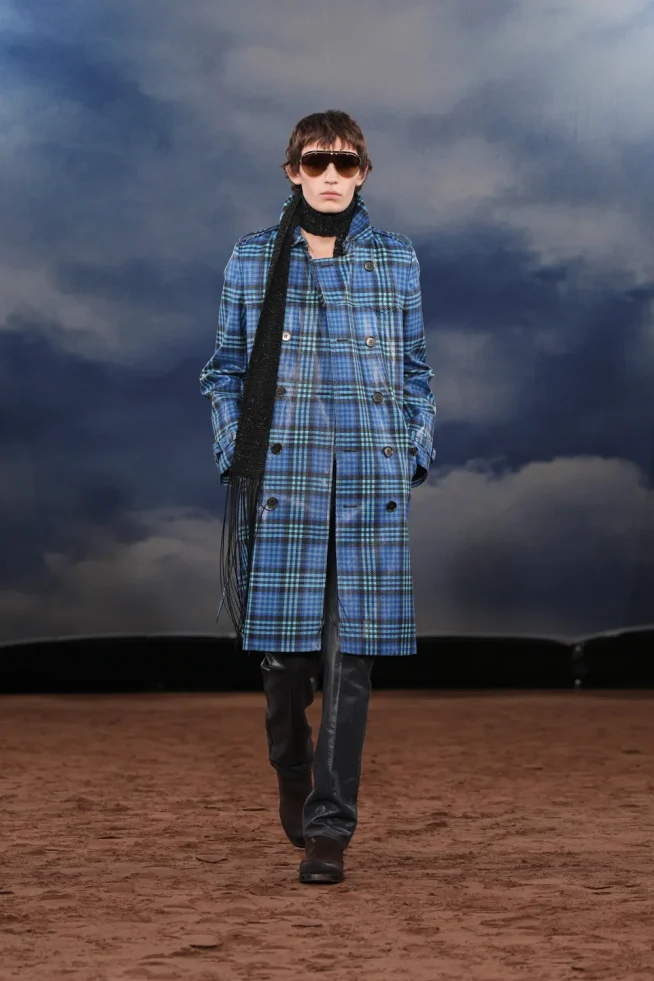 011_DT_BURBERRY_2026_SS26_FEBRUARY_SHOW_RUNWAY_LOOK_FRONT_11_RGB_CROPPED_2x3