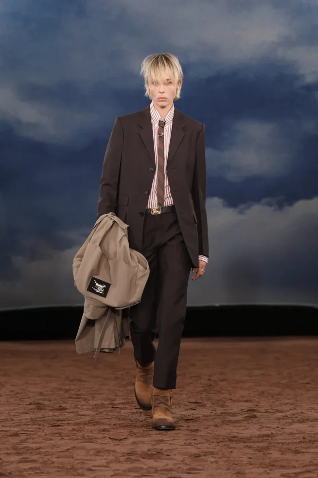 012_DT_BURBERRY_2026_SS26_FEBRUARY_SHOW_RUNWAY_LOOK_FRONT_12_RGB_CROPPED_2x3