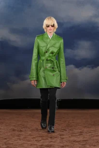 013_DT_BURBERRY_2026_SS26_FEBRUARY_SHOW_RUNWAY_LOOK_FRONT_13_RGB_CROPPED_2x3