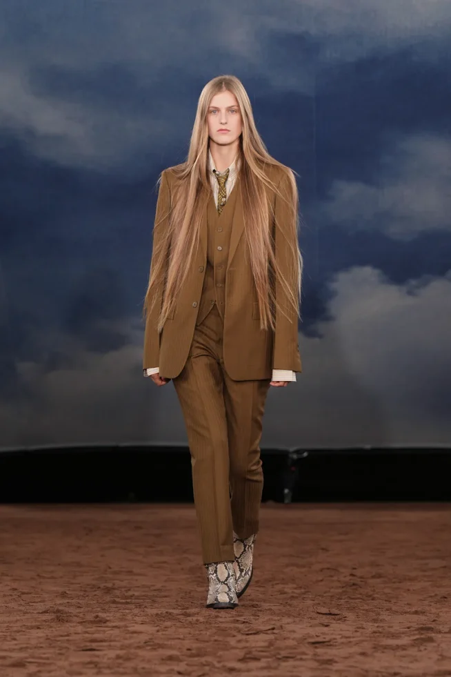 018_DT_BURBERRY_2026_SS26_FEBRUARY_SHOW_RUNWAY_LOOK_FRONT_18_RGB_CROPPED_2x3