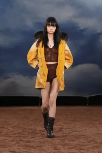 022_DT_BURBERRY_2026_SS26_FEBRUARY_SHOW_RUNWAY_LOOK_FRONT_22_RGB_CROPPED_2x3