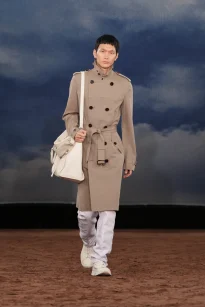 023_DT_BURBERRY_2026_SS26_FEBRUARY_SHOW_RUNWAY_LOOK_FRONT_23_RGB_CROPPED_2x3