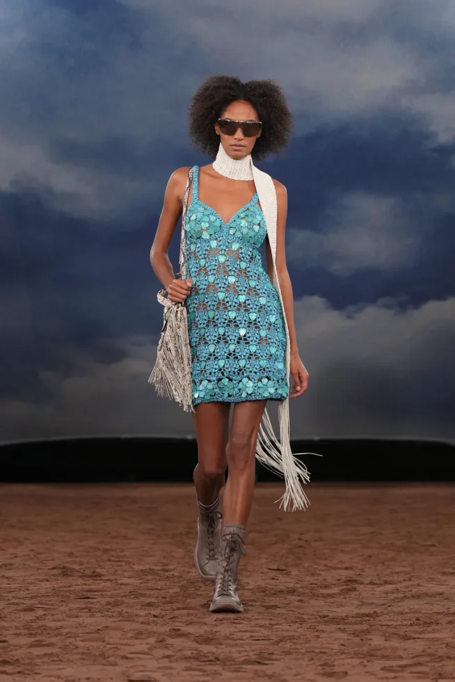 024_DT_BURBERRY_2026_SS26_FEBRUARY_SHOW_RUNWAY_LOOK_FRONT_24_RGB_CROPPED_2x3