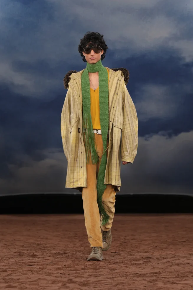 025_DT_BURBERRY_2026_SS26_FEBRUARY_SHOW_RUNWAY_LOOK_FRONT_25_RGB_CROPPED_2x3