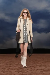 026_DT_BURBERRY_2026_SS26_FEBRUARY_SHOW_RUNWAY_LOOK_FRONT_26_RGB_CROPPED_2x3