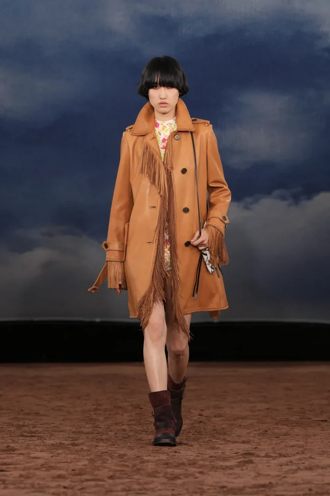 028_DT_BURBERRY_2026_SS26_FEBRUARY_SHOW_RUNWAY_LOOK_FRONT_28_RGB_CROPPED_2x3
