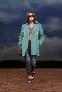 029_DT_BURBERRY_2026_SS26_FEBRUARY_SHOW_RUNWAY_LOOK_FRONT_29_RGB_CROPPED_2x3
