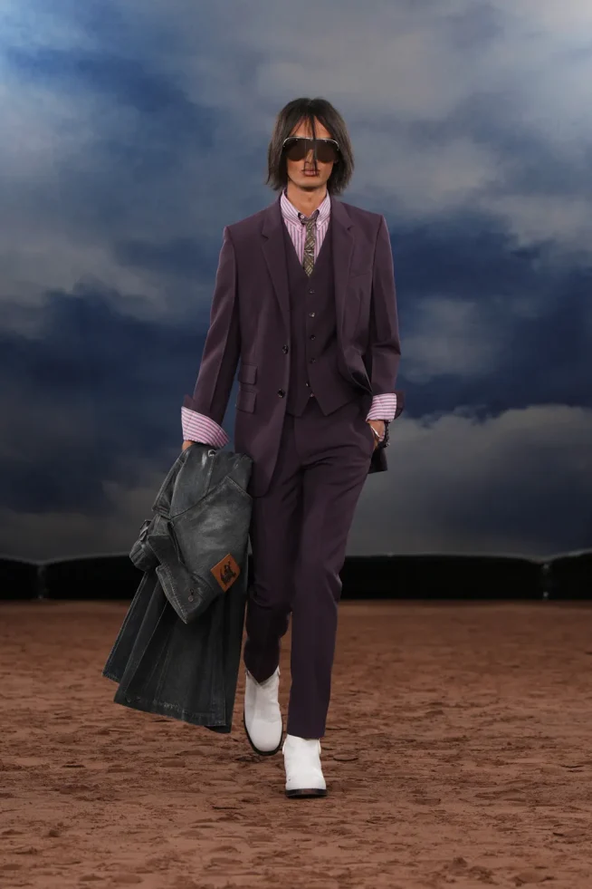 033_DT_BURBERRY_2026_SS26_FEBRUARY_SHOW_RUNWAY_LOOK_FRONT_33_RGB_CROPPED_2x3