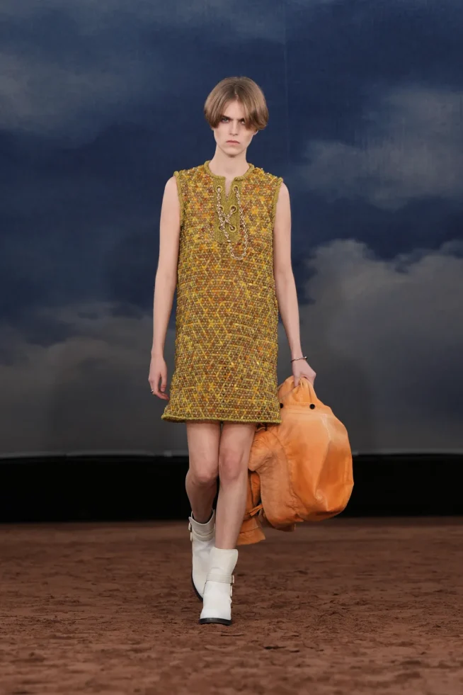 036_DT_BURBERRY_2026_SS26_FEBRUARY_SHOW_RUNWAY_LOOK_FRONT_36_RGB_CROPPED_2x3