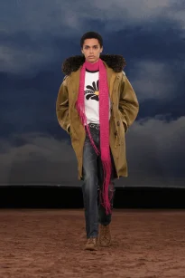 039_DT_BURBERRY_2026_SS26_FEBRUARY_SHOW_RUNWAY_LOOK_FRONT_39_RGB_CROPPED_2x3