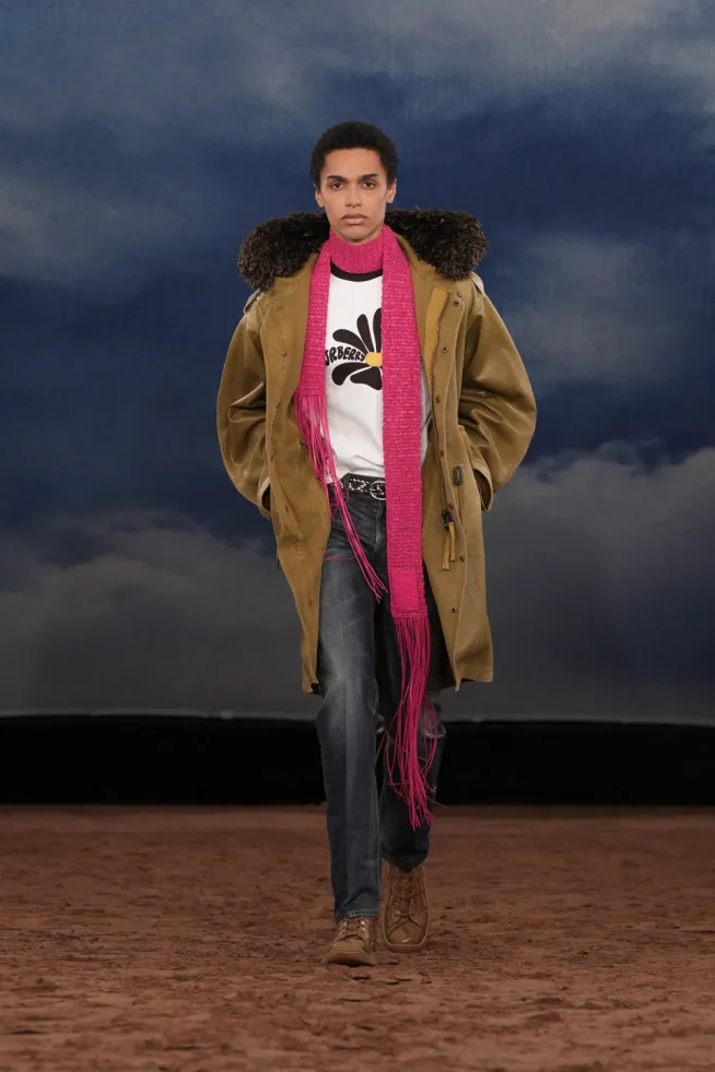 039_DT_BURBERRY_2026_SS26_FEBRUARY_SHOW_RUNWAY_LOOK_FRONT_39_RGB_CROPPED_2x3