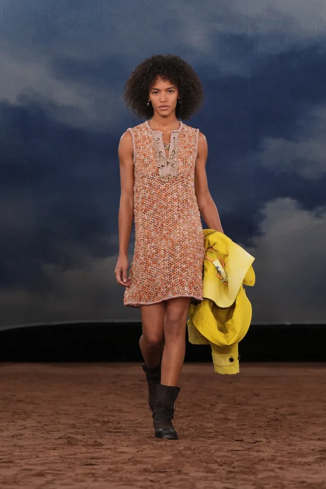 040_DT_BURBERRY_2026_SS26_FEBRUARY_SHOW_RUNWAY_LOOK_FRONT_40_RGB_CROPPED_2x3