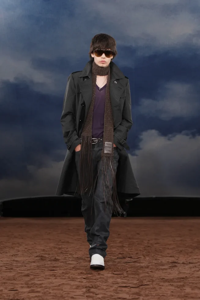 042_DT_BURBERRY_2026_SS26_FEBRUARY_SHOW_RUNWAY_LOOK_FRONT_42_RGB_CROPPED_2x3