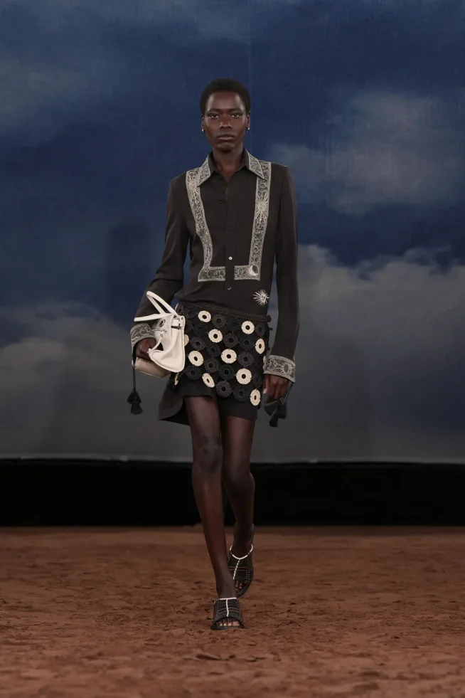 046_DT_BURBERRY_2026_SS26_FEBRUARY_SHOW_RUNWAY_LOOK_FRONT_46_RGB_CROPPED_2x3