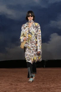049_DT_BURBERRY_2026_SS26_FEBRUARY_SHOW_RUNWAY_LOOK_FRONT_49_RGB_CROPPED_2x3