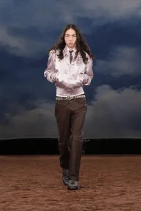 050_DT_BURBERRY_2026_SS26_FEBRUARY_SHOW_RUNWAY_LOOK_FRONT_50_RGB_CROPPED_2x3