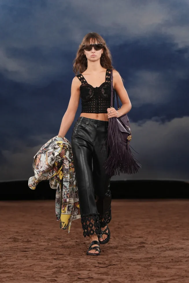 051_DT_BURBERRY_2026_SS26_FEBRUARY_SHOW_RUNWAY_LOOK_FRONT_51_RGB_CROPPED_2x3