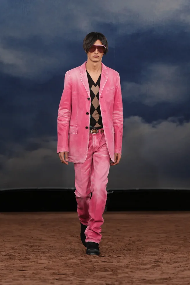 052_DT_BURBERRY_2026_SS26_FEBRUARY_SHOW_RUNWAY_LOOK_FRONT_52_RGB_CROPPED_2x3