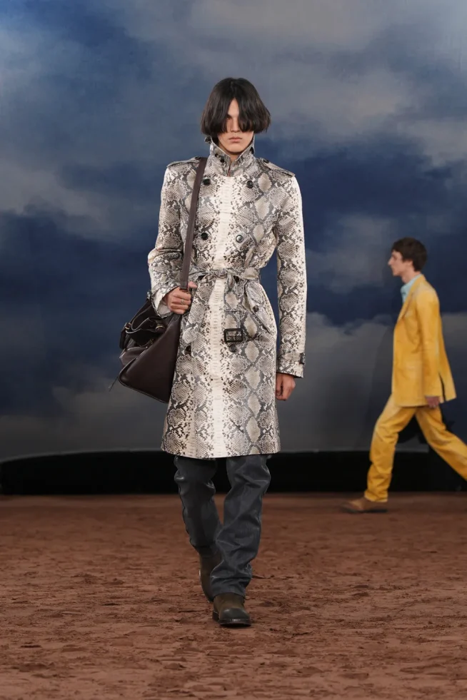 053_DT_BURBERRY_2026_SS26_FEBRUARY_SHOW_RUNWAY_LOOK_FRONT_53_RGB_CROPPED_2x3
