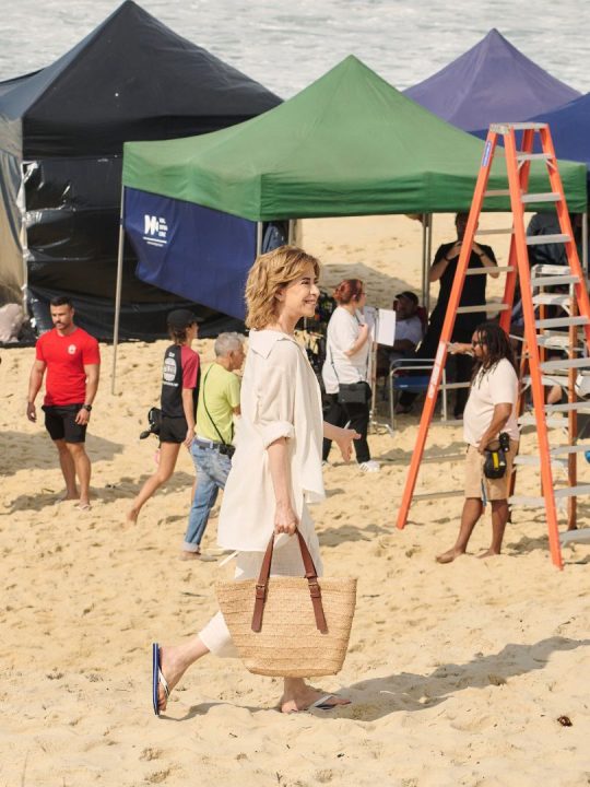 fernanda torres durante as gravações da campanha de Havaianas no Rio de Janeiro