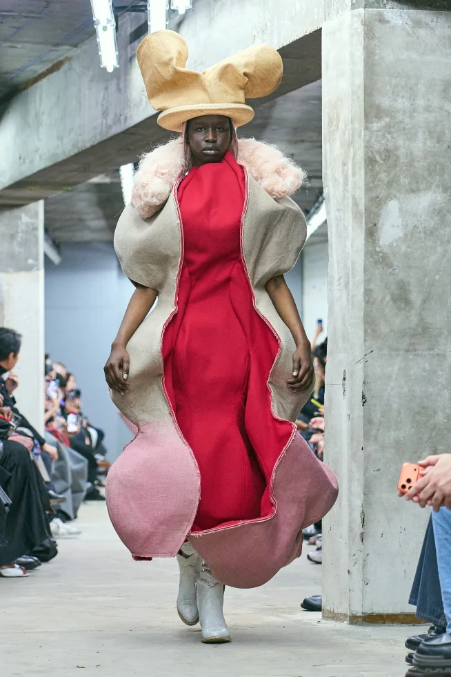 00001-comme-des-garcons-spring-2026-ready-to-wear-credit-gorunway