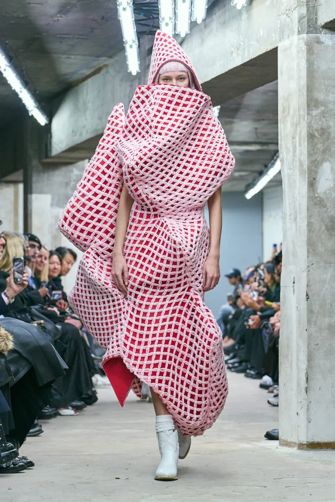 00002-comme-des-garcons-spring-2026-ready-to-wear-credit-gorunway