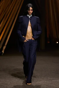 00002-mcqueen-spring-2026-ready-to-wear-credit-gorunway