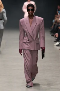 00003-stella-mccartney-spring-2026-ready-to-wear-credit-gorunway