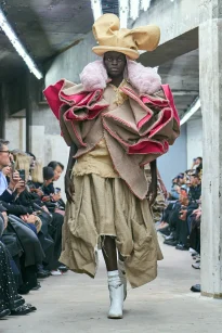 00004-comme-des-garcons-spring-2026-ready-to-wear-credit-gorunway