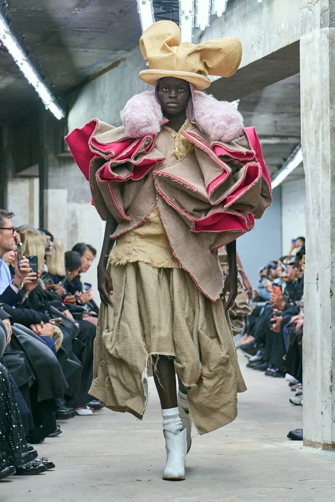 00004-comme-des-garcons-spring-2026-ready-to-wear-credit-gorunway