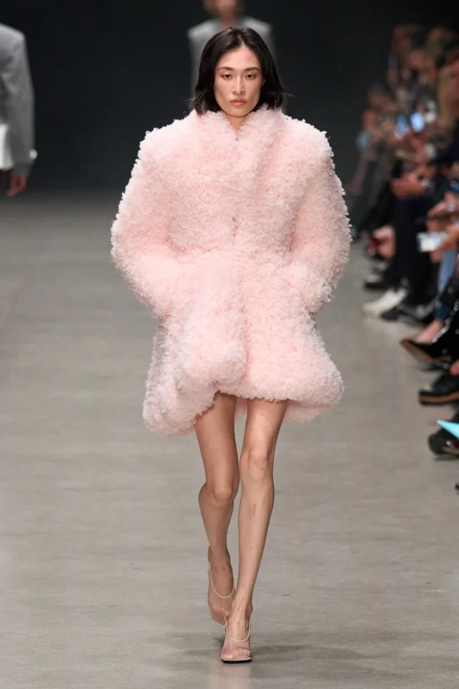 00004-stella-mccartney-spring-2026-ready-to-wear-credit-gorunway