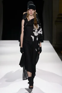 00004-yohji-yamamoto-spring-2026-ready-to-wear-credit-gorunway