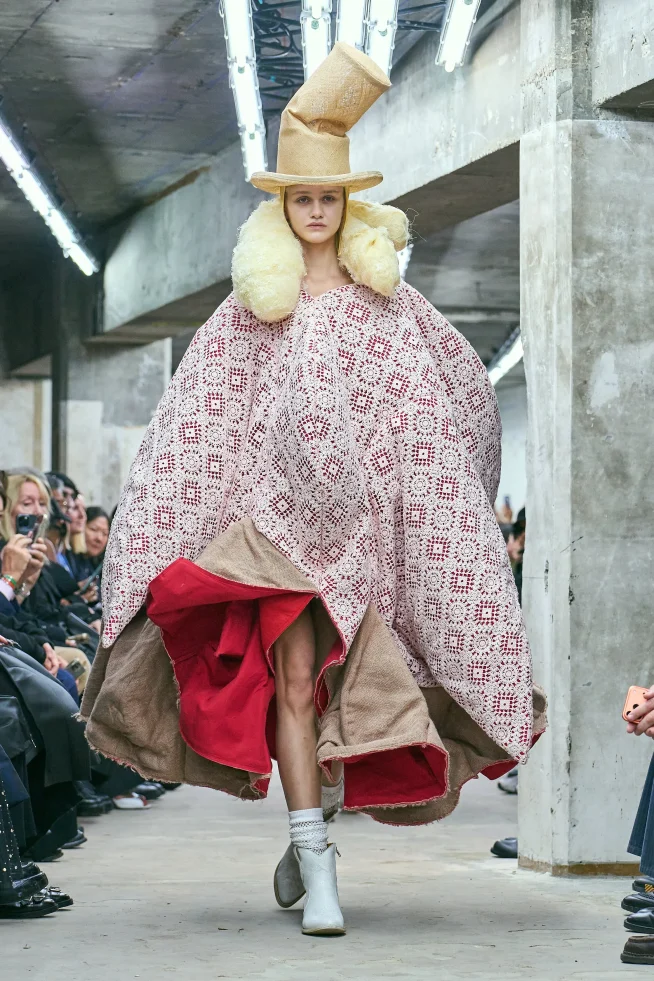 00005-comme-des-garcons-spring-2026-ready-to-wear-credit-gorunway