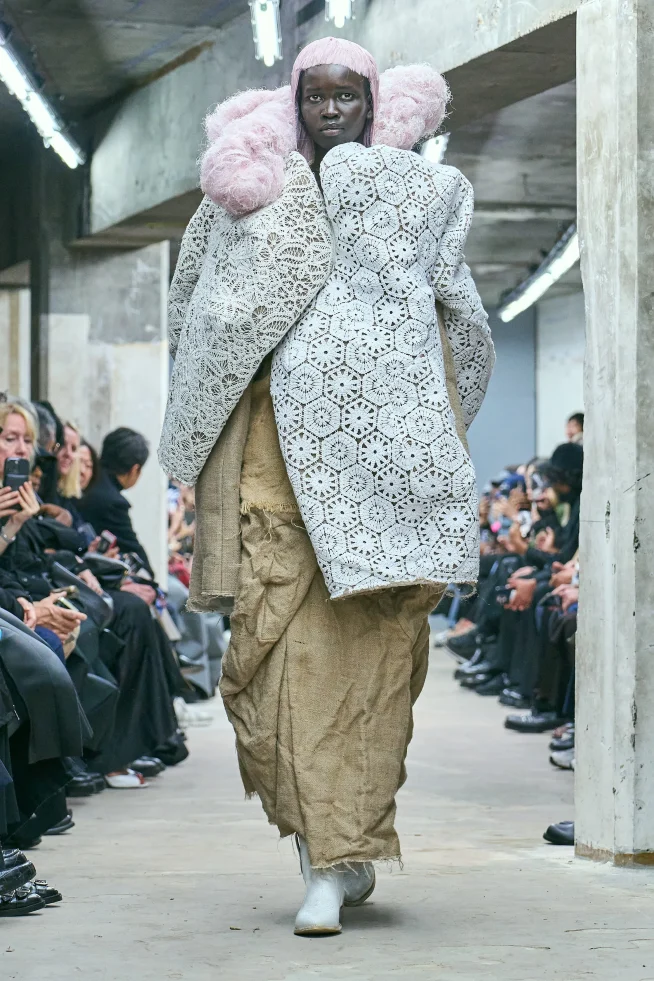 00006-comme-des-garcons-spring-2026-ready-to-wear-credit-gorunway