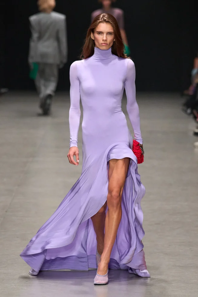 00007-stella-mccartney-spring-2026-ready-to-wear-credit-gorunway