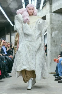 00009-comme-des-garcons-spring-2026-ready-to-wear-credit-gorunway