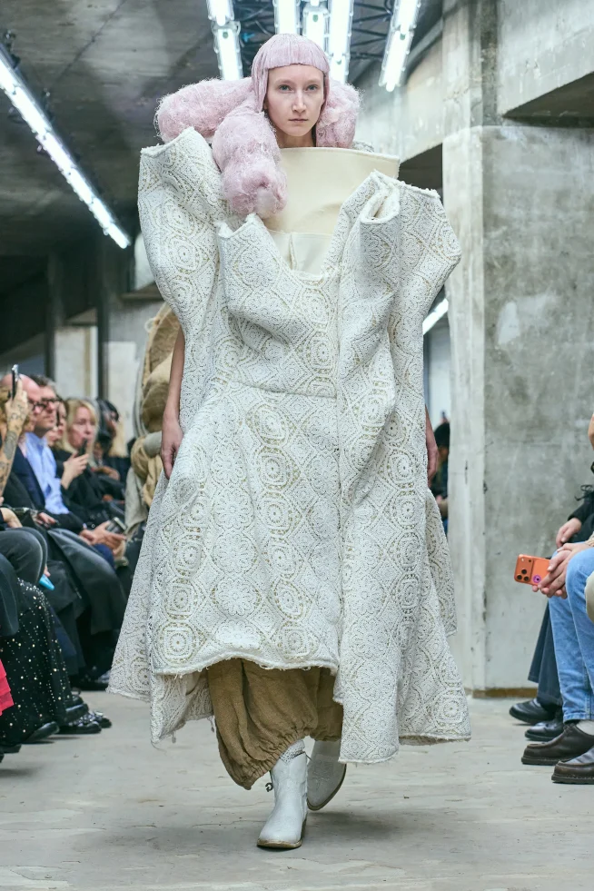 00009-comme-des-garcons-spring-2026-ready-to-wear-credit-gorunway