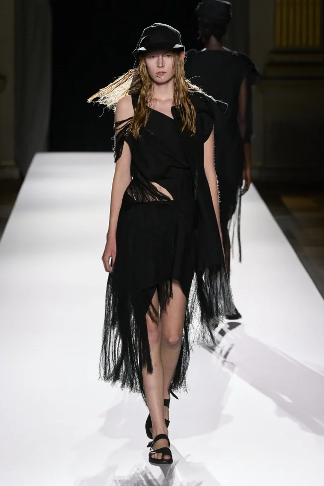 00009-yohji-yamamoto-spring-2026-ready-to-wear-credit-gorunway