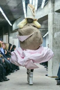 00011-comme-des-garcons-spring-2026-ready-to-wear-credit-gorunway