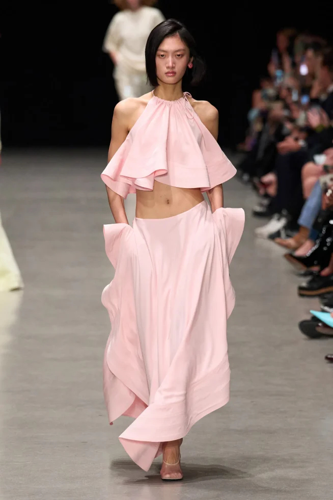 00011-stella-mccartney-spring-2026-ready-to-wear-credit-gorunway