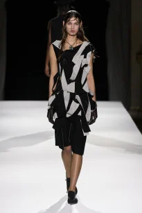 00011-yohji-yamamoto-spring-2026-ready-to-wear-credit-gorunway