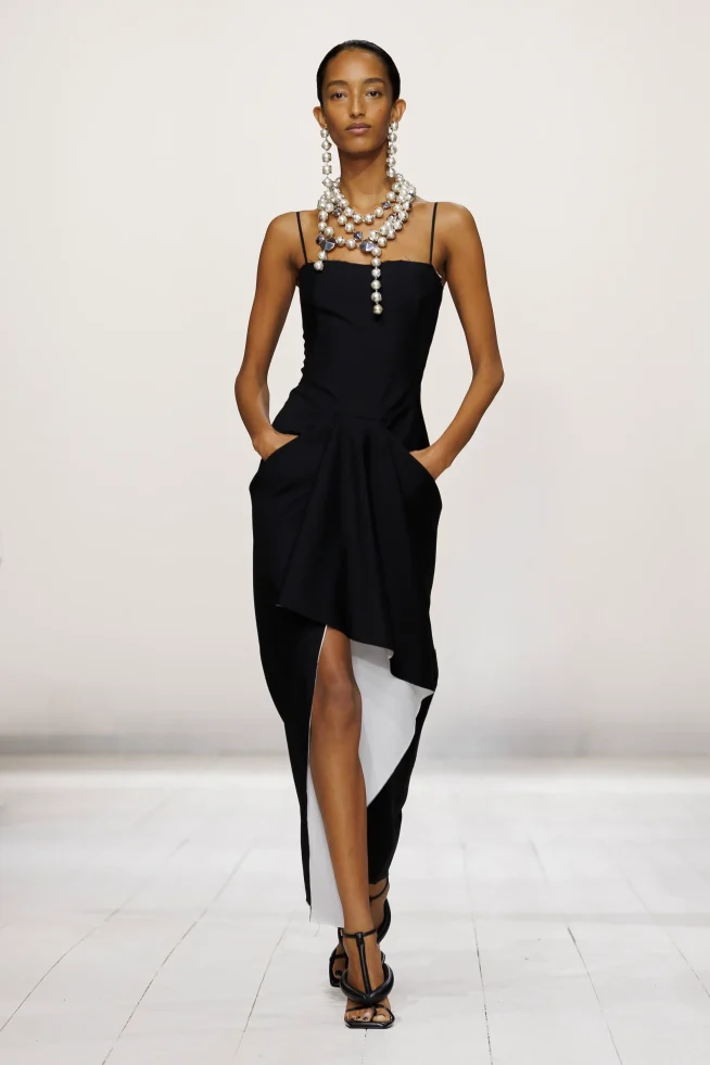 00012-givenchy-spring-2026-ready-to-wear-credit-brand
