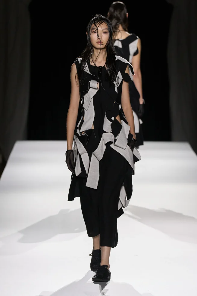 00012-yohji-yamamoto-spring-2026-ready-to-wear-credit-gorunway