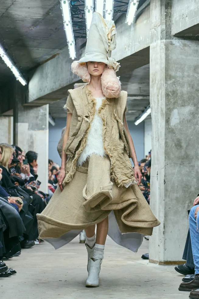 00013-comme-des-garcons-spring-2026-ready-to-wear-credit-gorunway